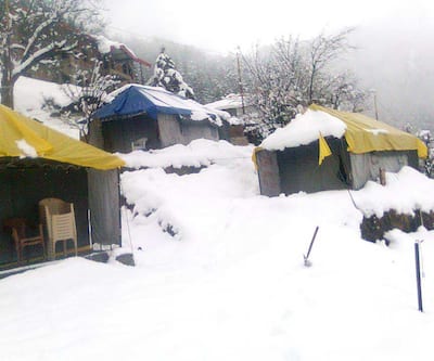 https://imgcld.yatra.com/ytimages/image/upload/t_hotel_yatra_city_desktop/v1401084599/Domestic Hotels/Hotels_Dhanaulti/Camp Calista/Overview.jpg